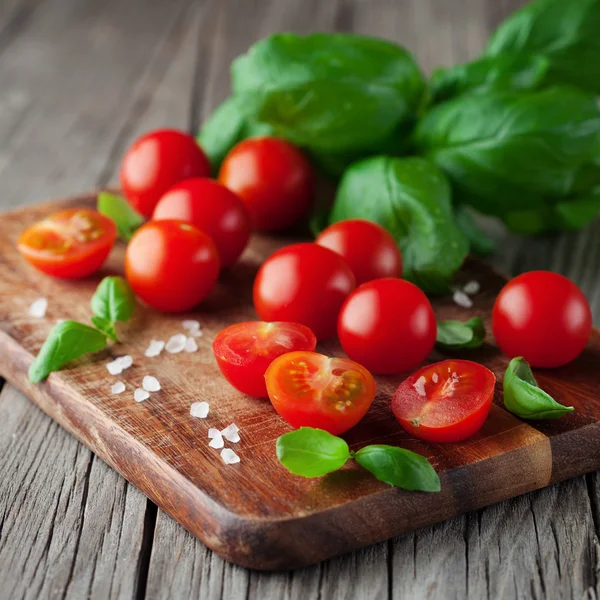 Tomates cereja frescos — Fotografia de Stock