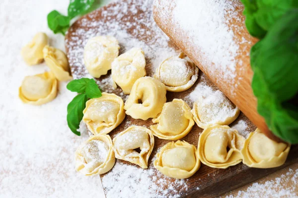 Ev yapımı İtalyan tortellini — Stok fotoğraf