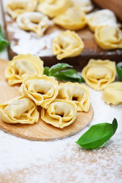 Ev yapımı İtalyan tortellini — Stok fotoğraf