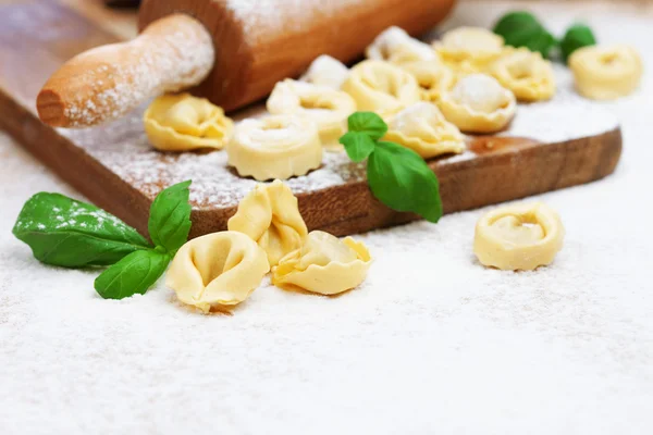 Ev yapımı İtalyan tortellini — Stok fotoğraf