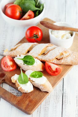 baget ve krem peynir.