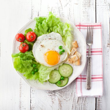 Yağda yumurtalı kahvaltı.