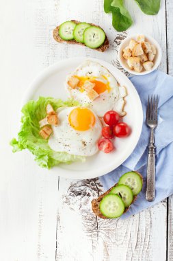 Yumurtalı kahvaltı.