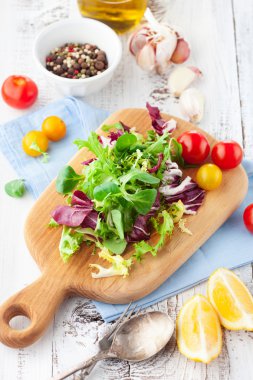 Kiraz domatesli taze salata.