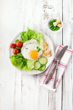 Yağda yumurtalı kahvaltı.