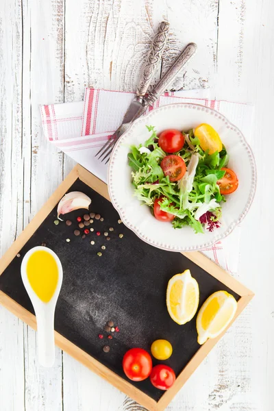 Frischer Salat — Stockfoto