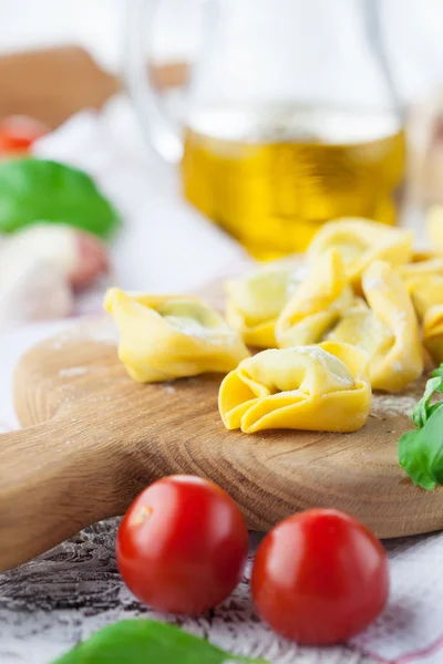 Homemade raw Italian tortellini — Stock Photo, Image