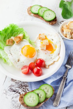 Yumurtalı kahvaltı.