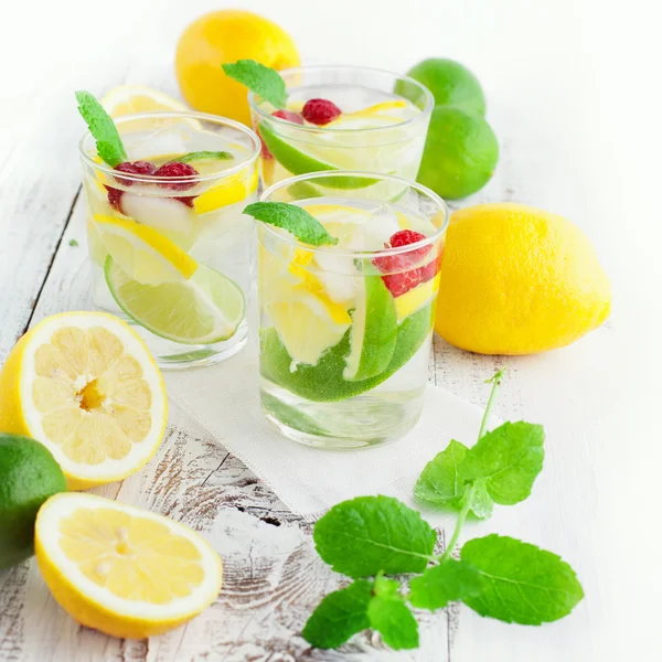 Frisse zomer limonades — Stockfoto