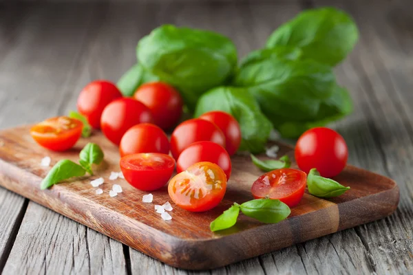 Tomates cerises fraîches — Photo