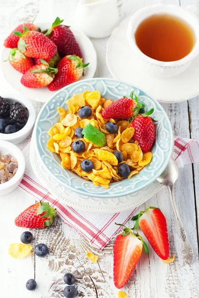 Hälsosam frukost med cornflakes — Stockfoto