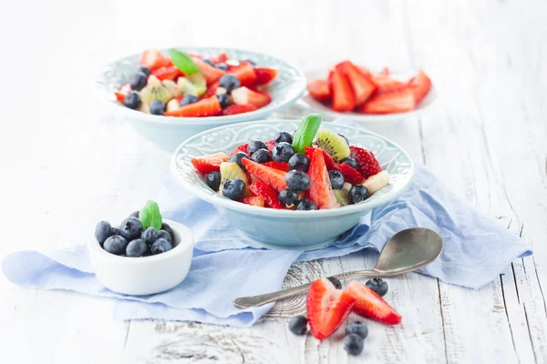 Färsk frukt sallad selektiv inriktning — Stockfoto