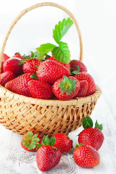 多汁的新鲜草莓 — 图库照片