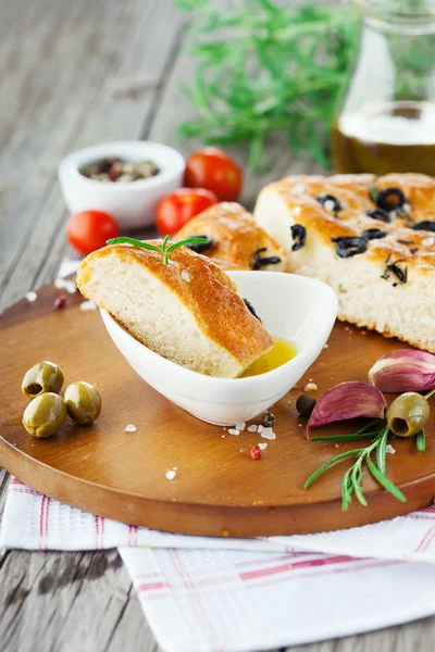 Italienska focaccia bröd — Stockfoto