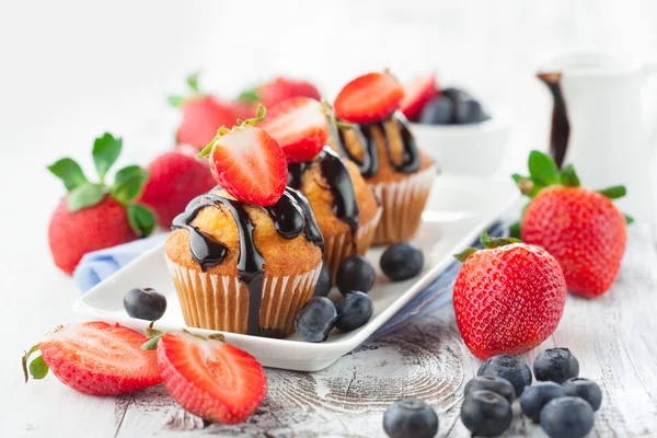 Sweet muffins with berries — Stock Photo, Image