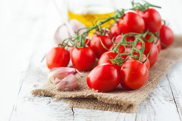 Fresh cherry tomatoes — Stock Photo, Image