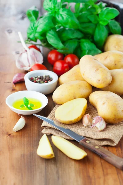 Raw fresh potatoes — Stock Photo, Image