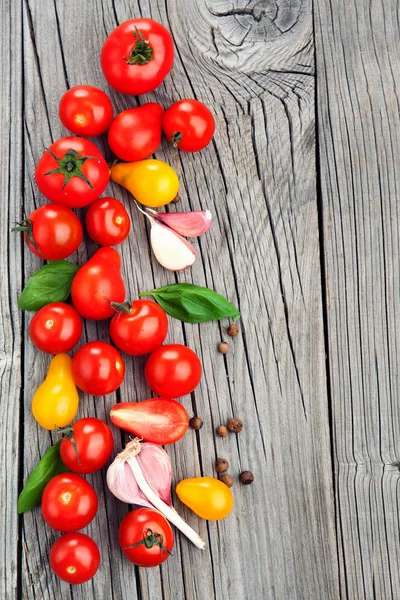 Gruppe frischer Tomaten — Stockfoto