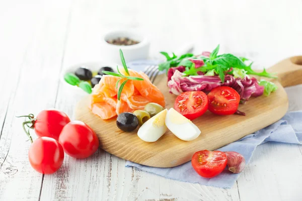 Ensalada con salmón — Foto de Stock