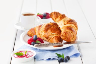 kruvasan ve kahve kahvaltı için