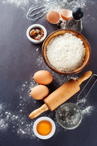 Flour, eggs and rolling pin — Stock Photo, Image