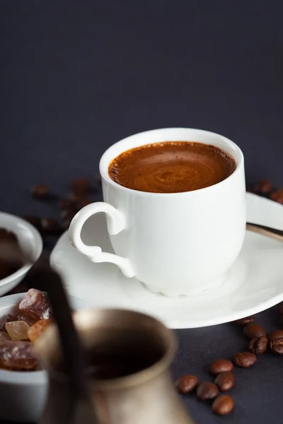 Coffee cup and beans — Stock Photo, Image