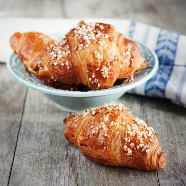 Croissants frescos crocantes — Fotografia de Stock