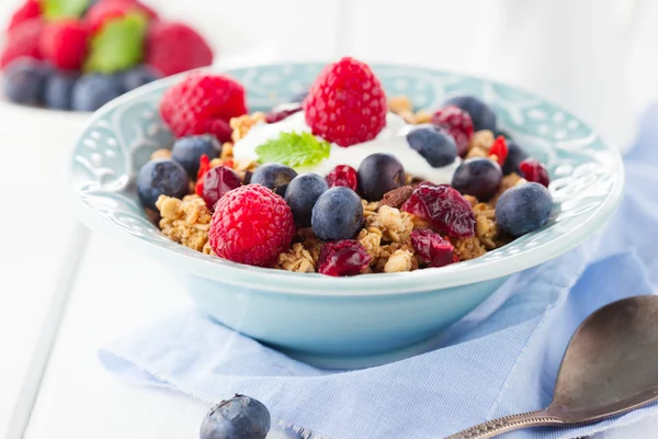 Cup of coffee, muesli and fresh berries — Stock Photo, Image