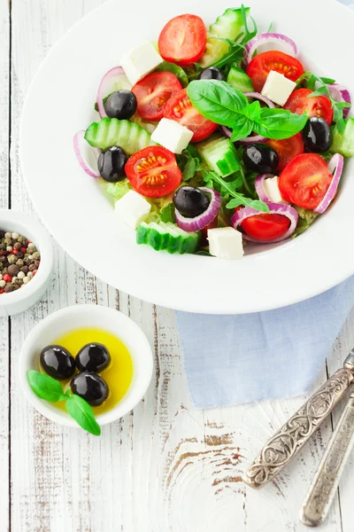 Вкусный греческий салат — стоковое фото