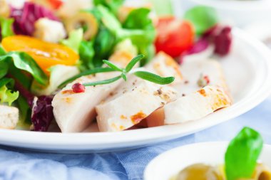 salata tavuk fileto