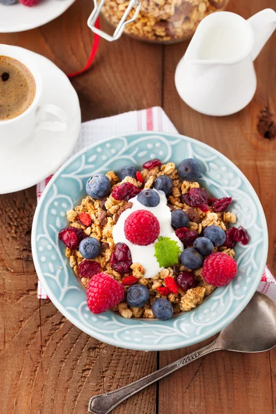 Cup of coffee and muesli — Stock Photo, Image