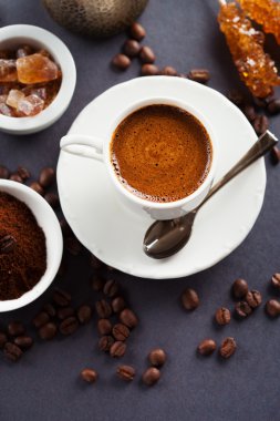 Kahve fincanı ve fasulye