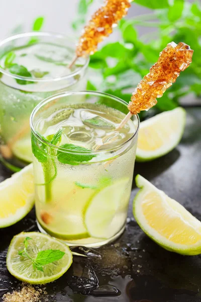 Lemonade with fresh lemon and lime — Stockfoto