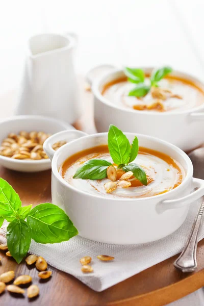 Dýňová polévka s dýňová semínka — Stock fotografie