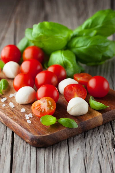 Tomates cereja com mussarela — Fotografia de Stock