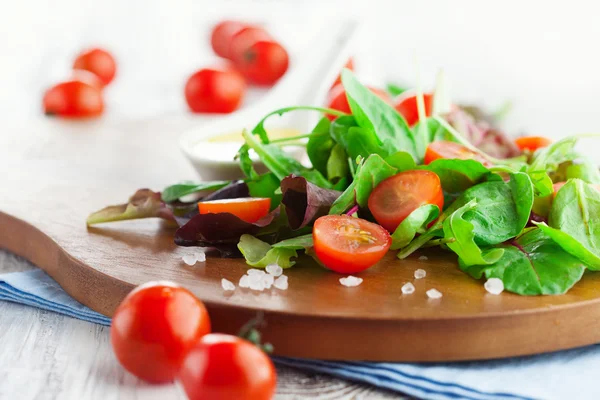 Fresh summer salad — Stock Photo, Image