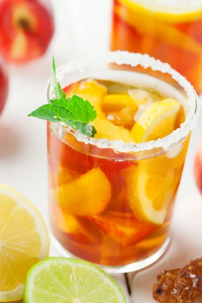 Sweet ice tea with lemon — 스톡 사진