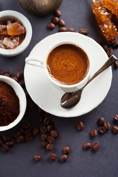 Coffee cup and beans — Stock Photo, Image