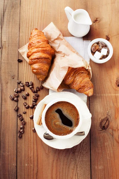 Fresh croissants and cup of coffee — Stock Photo, Image