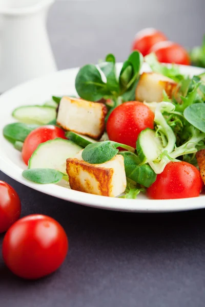 Fresh spring salad — Stock Photo, Image