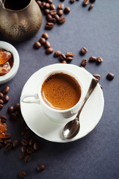 Coffee cup and beans — Stock Photo, Image