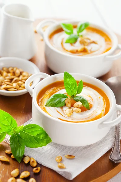 Pumpkin soup with pumpkin seeds — Stock Photo, Image