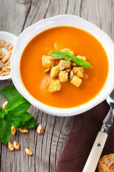 Pumpkin soup with pumpkin seeds — Stock Photo, Image