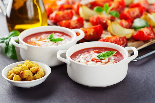 Fresh hot tomato soup — Stockfoto