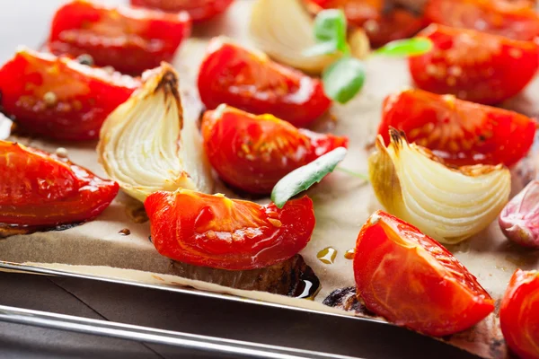Baked tomatoes with herbs and onion