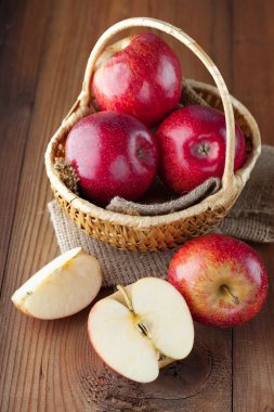 Sulu taze kırmızı elmalar