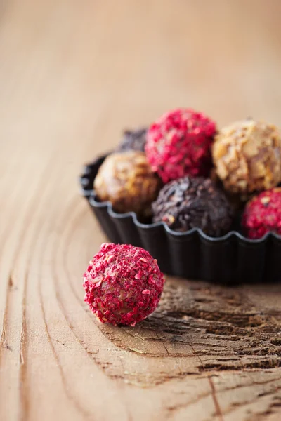 Surtido de trufas de chocolate negro — Foto de Stock