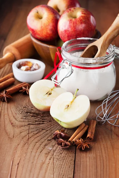 Ingredienti da forno per torta di mele — Foto Stock