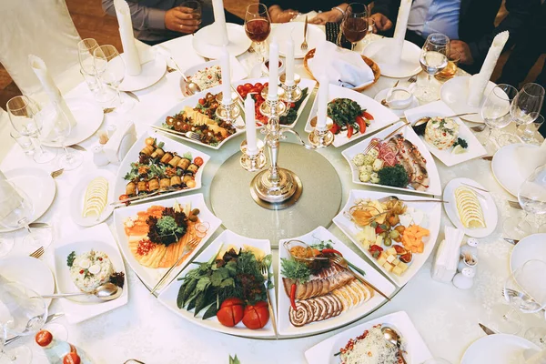 Officieel Bedrijfsdiner Prachtig Ingerichte Catering Bankettafel Met Verschillende Hapjes Hapjes — Stockfoto