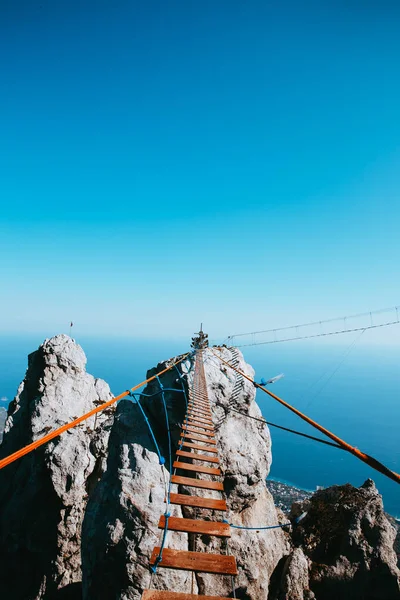Puente Articulado Alto Las Montañas Crimea Petri Mar Fondo — Foto de Stock